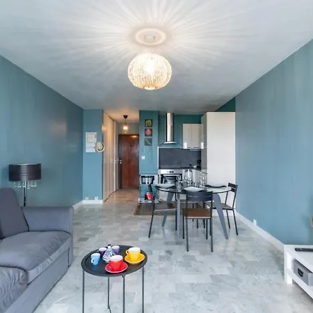 Апартаменты Bright 35 M2 With Wifi-Balcony- Sea View